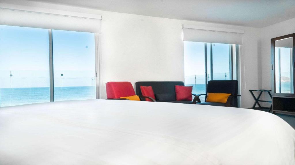 Postel nebo postele na pokoji v ubytování Park Inn by Radisson Mazatlan