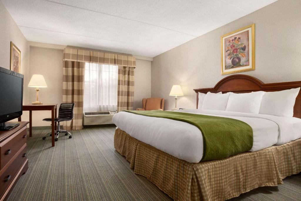 Country Inn & Suites by Radisson, Charlotte University Place, NC photo