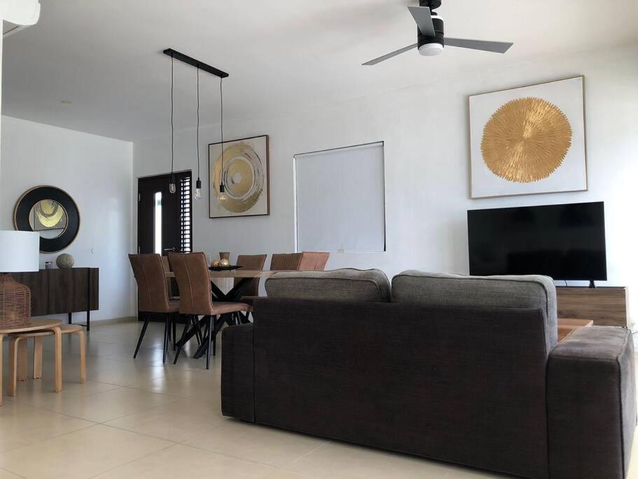 TV a/nebo společenská místnost v ubytování 1 Room Apartment-Green View 8