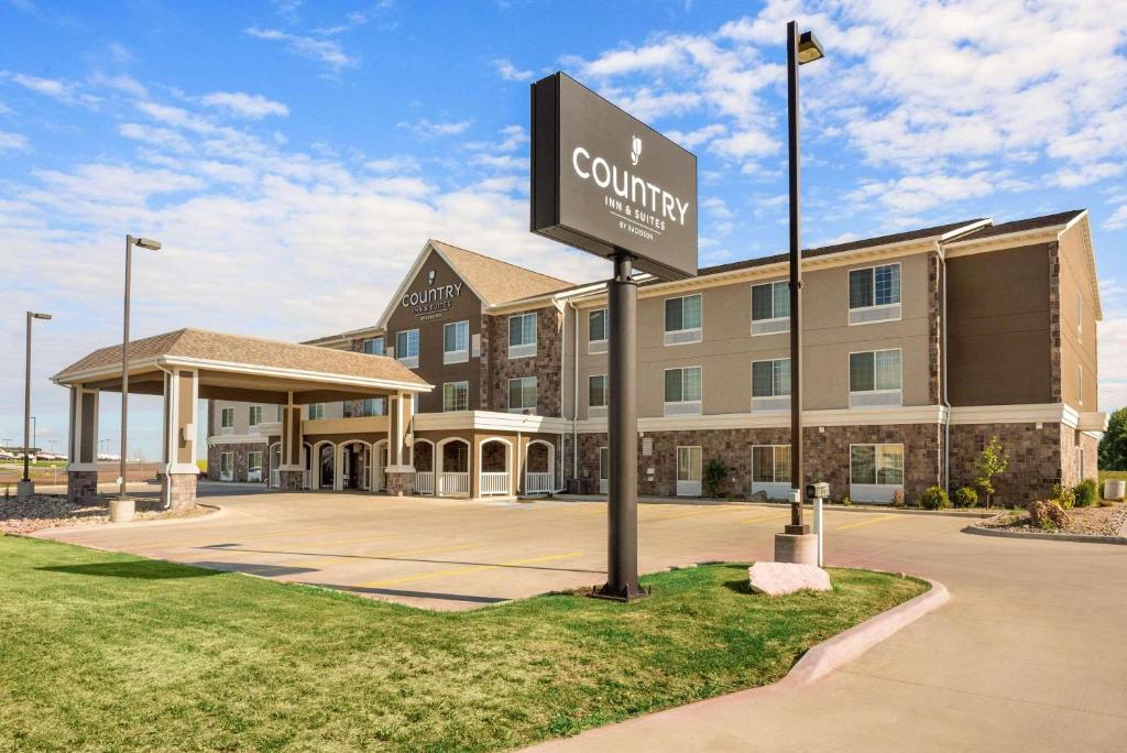 a hotel with a sign in front of a building at Country Inn & Suites by Radisson, Minot, ND in Minot