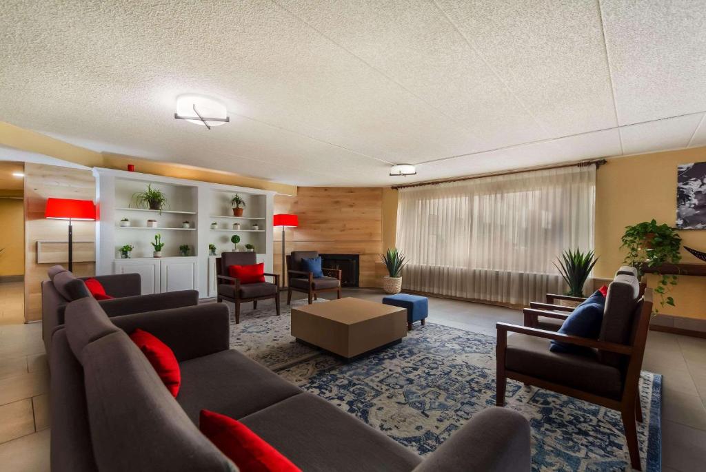 a living room with a couch and chairs and a table at Country Inn & Suites by Radisson, Lincoln Airport, NE in Lincoln