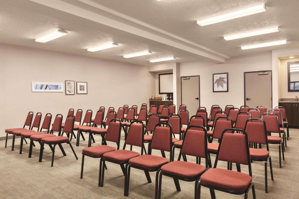 Konferenční prostory v ubytování Country Inn & Suites by Radisson, Prineville, OR