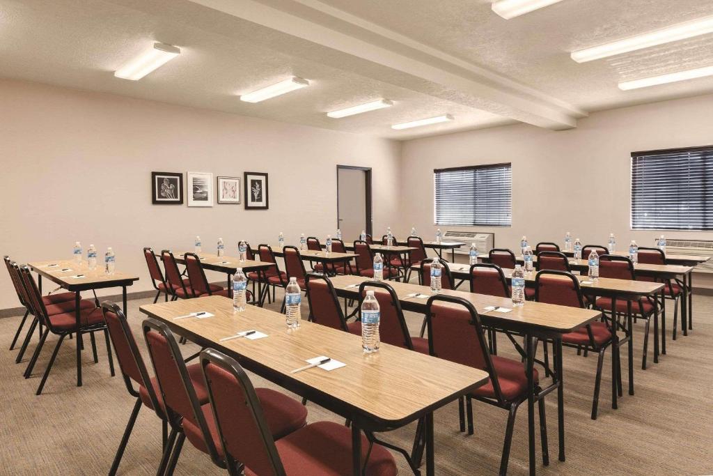 Konferenční prostory v ubytování Country Inn & Suites by Radisson, Prineville, OR