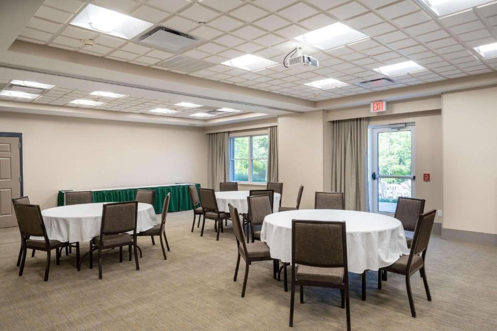 Country Inn & Suites by Radisson, State College Penn State Area , PA photo