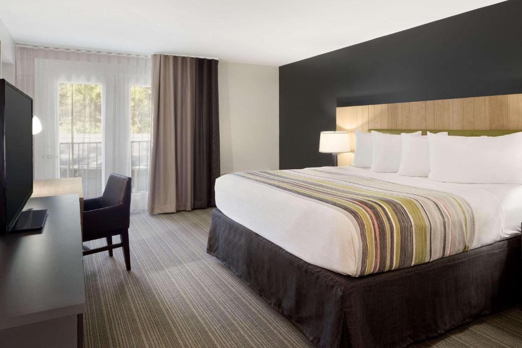 Country Inn & Suites Downtown Convention Center by Radisson, Gatlinburg, TN photo