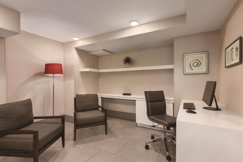 a waiting room with two chairs and a desk at Country Inn & Suites by Radisson, Pigeon Forge South, TN in Pigeon Forge