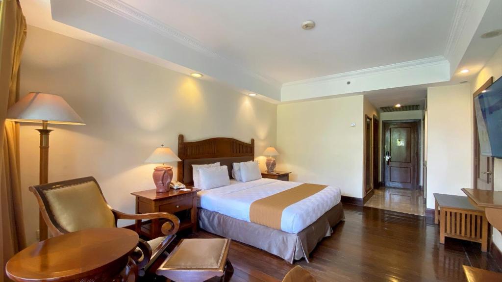 Lorin Solo Hotel - Deluxe King Room