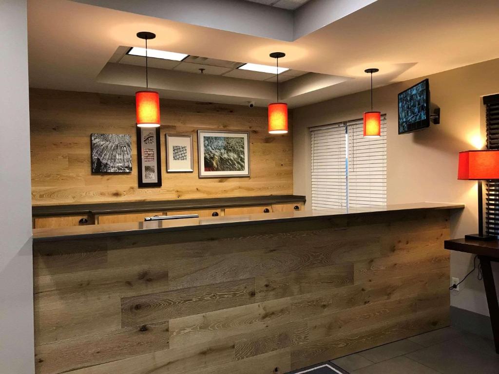 a bar in a restaurant with wooden walls and lights at Country Inn & Suites by Radisson, Emporia, VA in Emporia