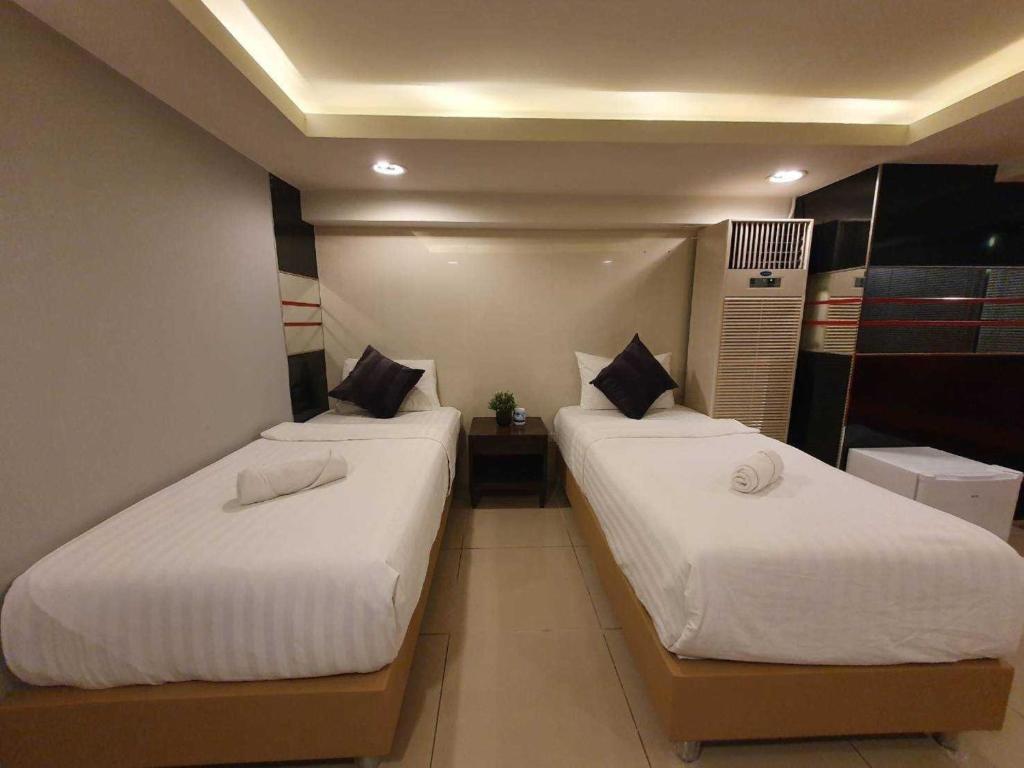 De Lux Bangkok Hotel - Drievoudige Kamer Met Gedeelde Badkamer