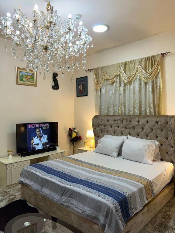 Guest house Affordable and luxurious room with a private bathroom not