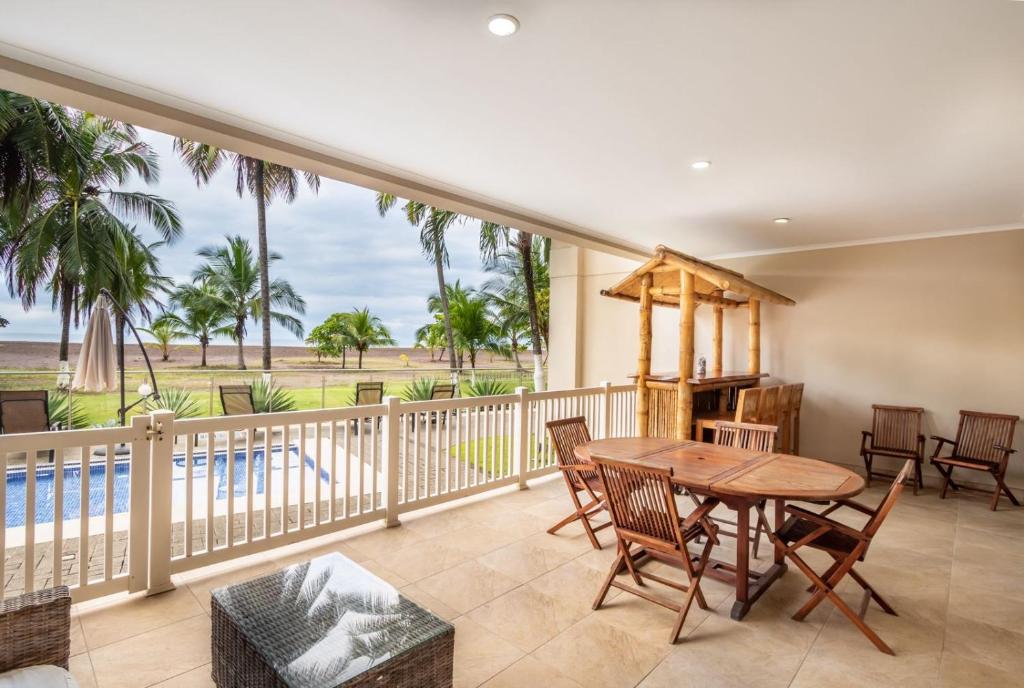 Oceanfront The Palms Jaco – Photos 1