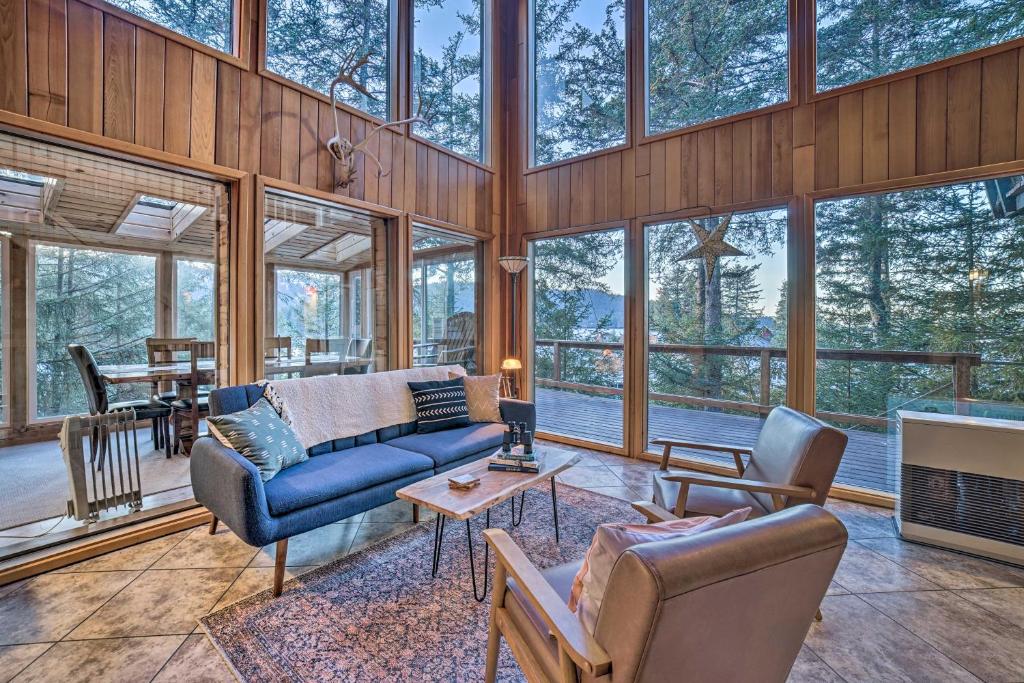 Imagen de la galería de Swanhouse. Waterfront home., en Seldovia