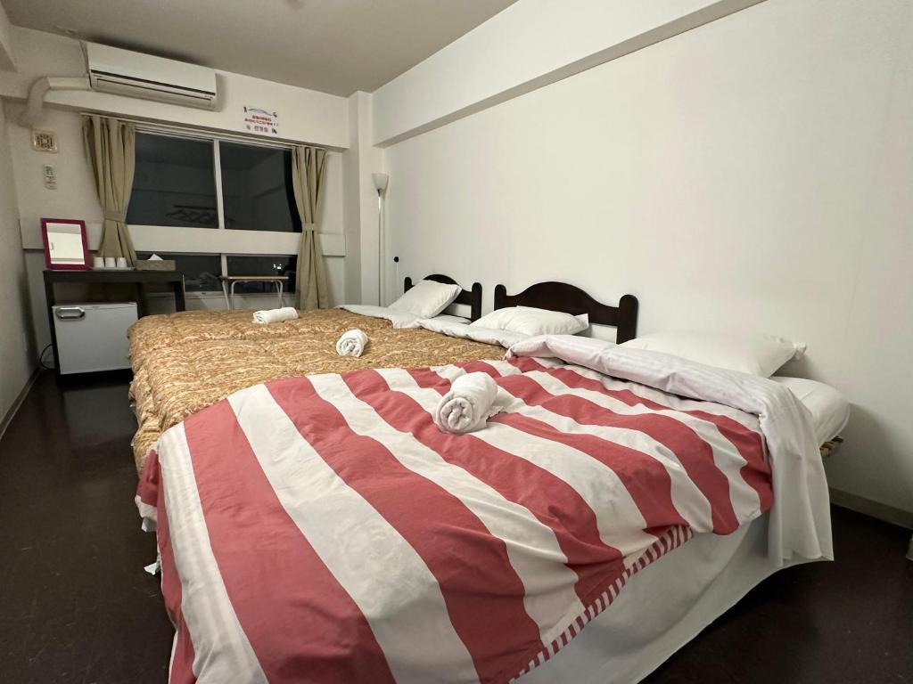 Postel nebo postele na pokoji v ubytování Fukuoka Share Hotel