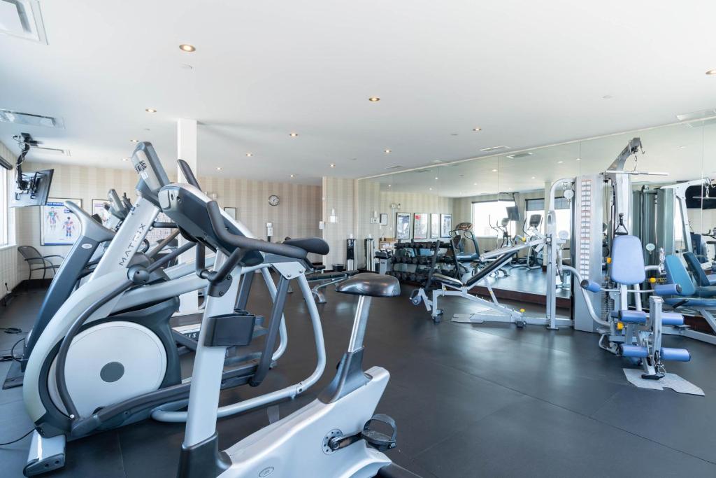 Fitness centrum a/nebo fitness zařízení v ubytování Sandman Signature Edmonton South Hotel