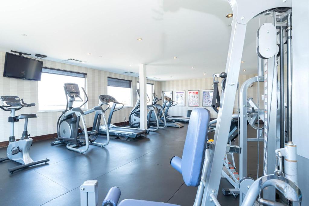 Fitness centrum a/nebo fitness zařízení v ubytování Sandman Signature Edmonton South Hotel