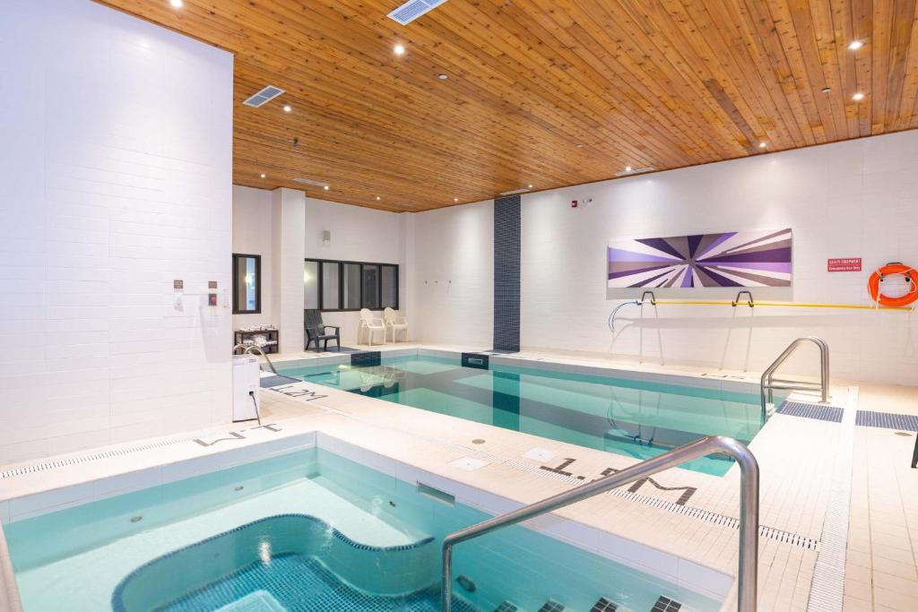 Sandman Signature Edmonton South Hotel - Resim 16