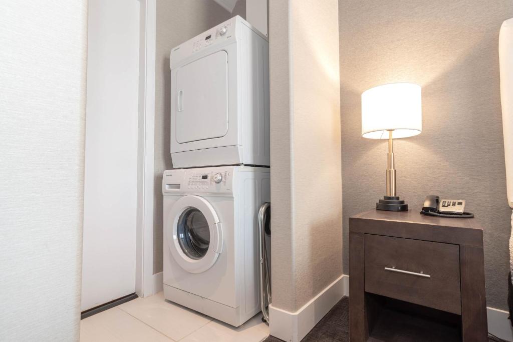 Sandman Signature Edmonton South Hotel - Resim 37