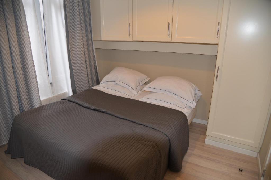 Appartbrussels - One-Bedroom Apartment