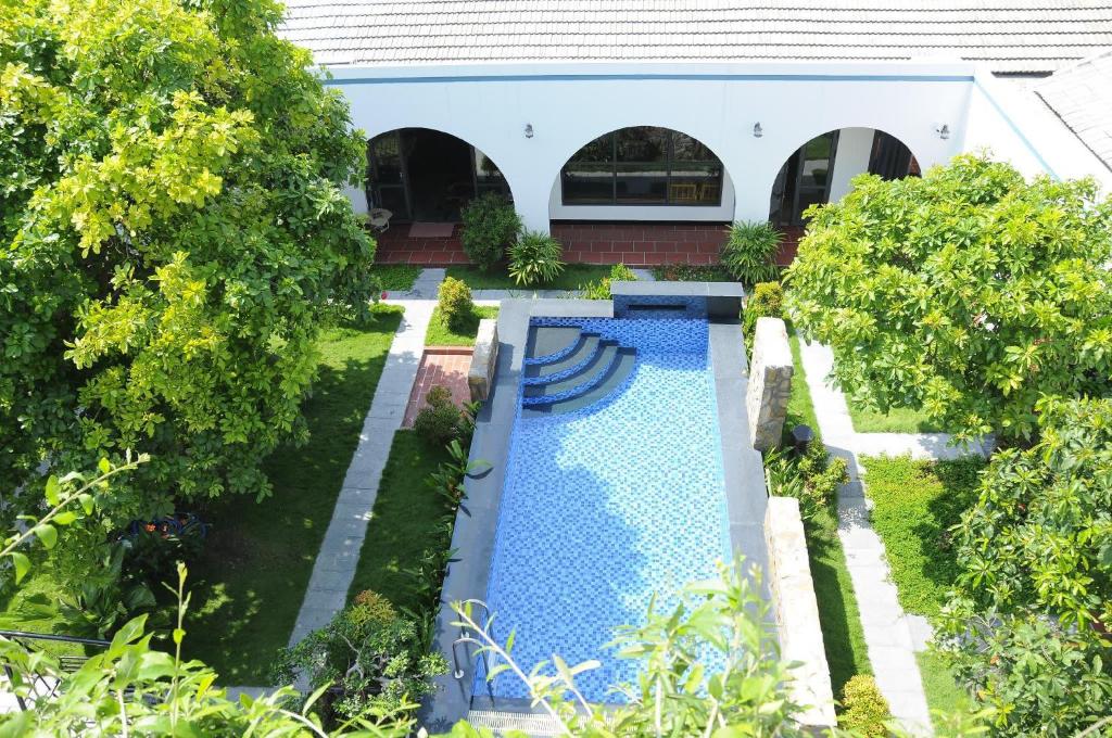 an overhead view of a garden with a swimming pool at Tropical Homestay Phu Yen in Tuy Hoa