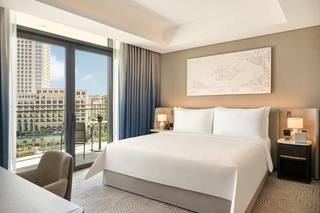 Palace Dubai Creek Harbourにあるベッド