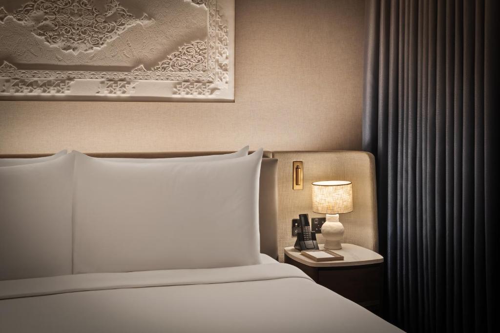 Palace Dubai Creek Harbourにあるベッド