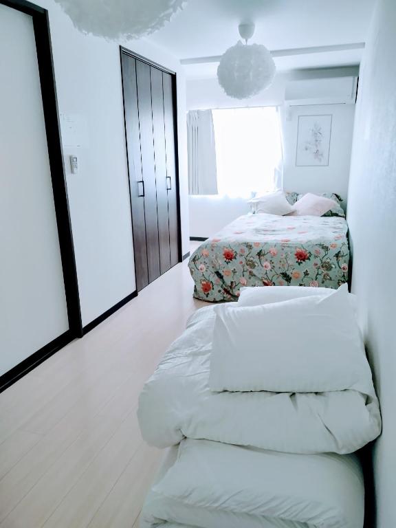 Ein Bett oder Betten in einem Zimmer der Unterkunft Healing Inn Osaka Fukushima