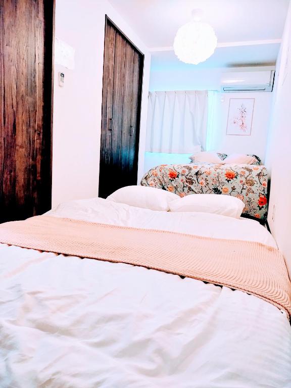 Ein Bett oder Betten in einem Zimmer der Unterkunft Healing Inn Osaka Fukushima