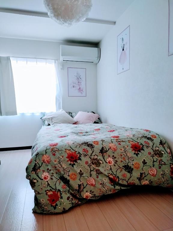 Ein Bett oder Betten in einem Zimmer der Unterkunft Healing Inn Osaka Fukushima