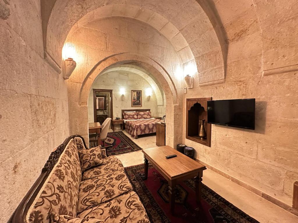 TV a/nebo společenská místnost v ubytování Stone House Cave Hotel
