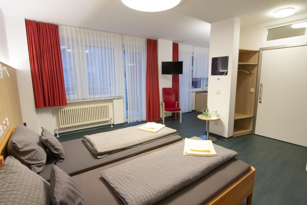 Postel nebo postele na pokoji v ubytování Green Night Hotel