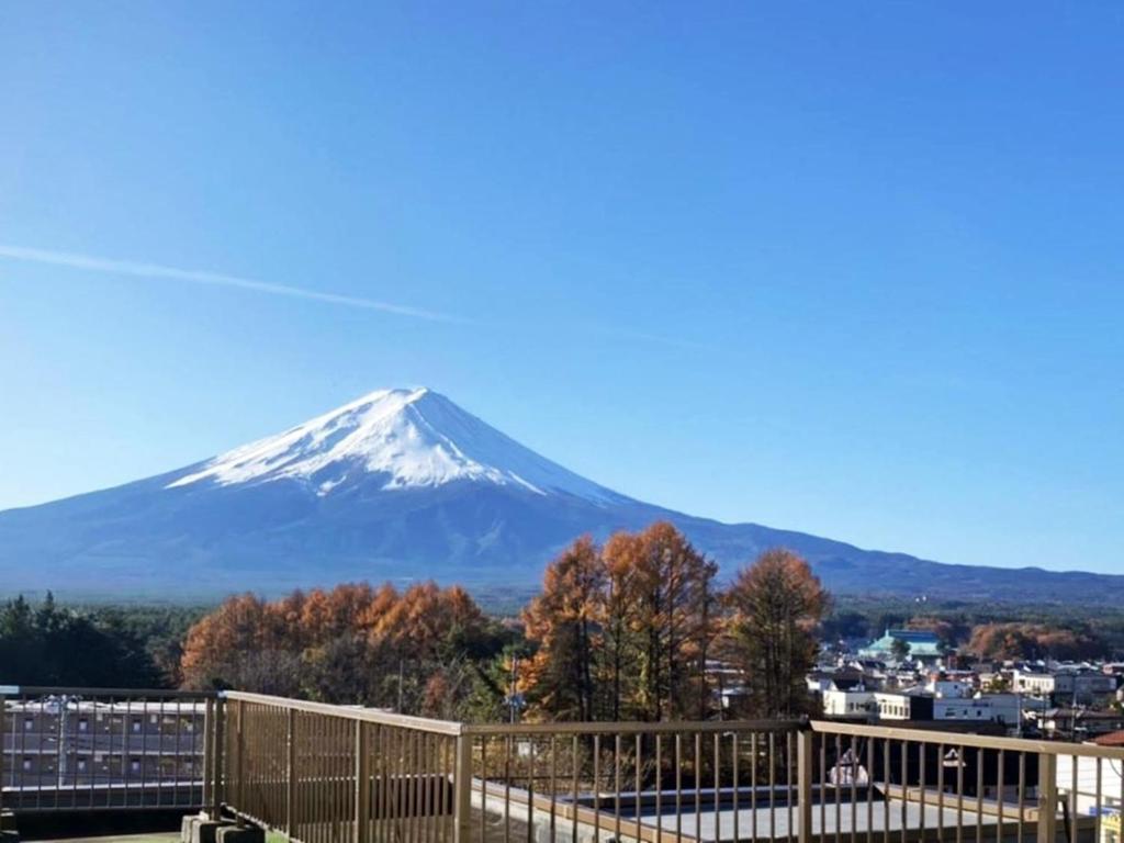 a view of a snow covered mountain in the distance at セミナープラザ　ロイヤルフジ in Azagawa
