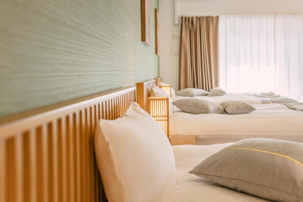 Postel nebo postele na pokoji v ubytování 谷町君 HOTEL 恵美須町72