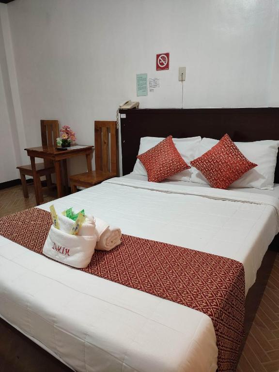 Postel nebo postele na pokoji v ubytování D'Mariners Inn Hotel