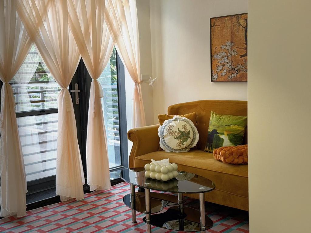 a living room with a couch and a table at Kaohsiung Raifong Corner Homestay in Kaohsiung