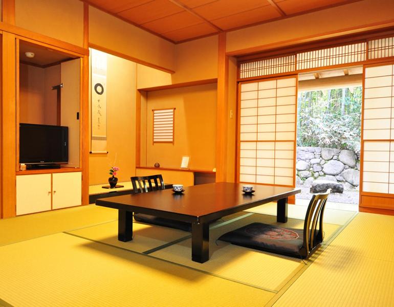 Ryokan Imai的电视和/或娱乐中心