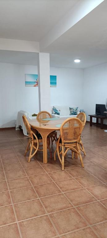 Fotografia z galérie ubytovania Habitación matrimonial en un bajo baño compartido Areas compartidas v destinácii Abades
