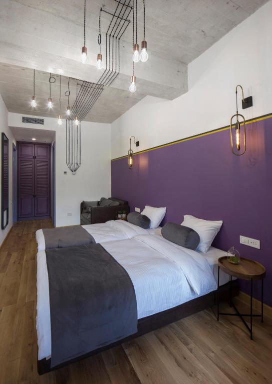Postel nebo postele na pokoji v ubytování Hover Boutique Hotel