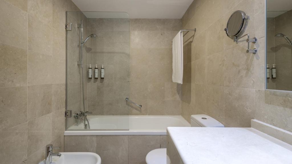 AC Hotel Victoria Suites by Marriott - One-Bedroom Junior Twin Suite With Street View