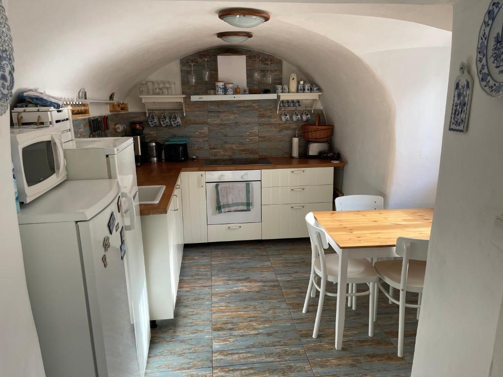 A kitchen or kitchenette at Chata Kunvald