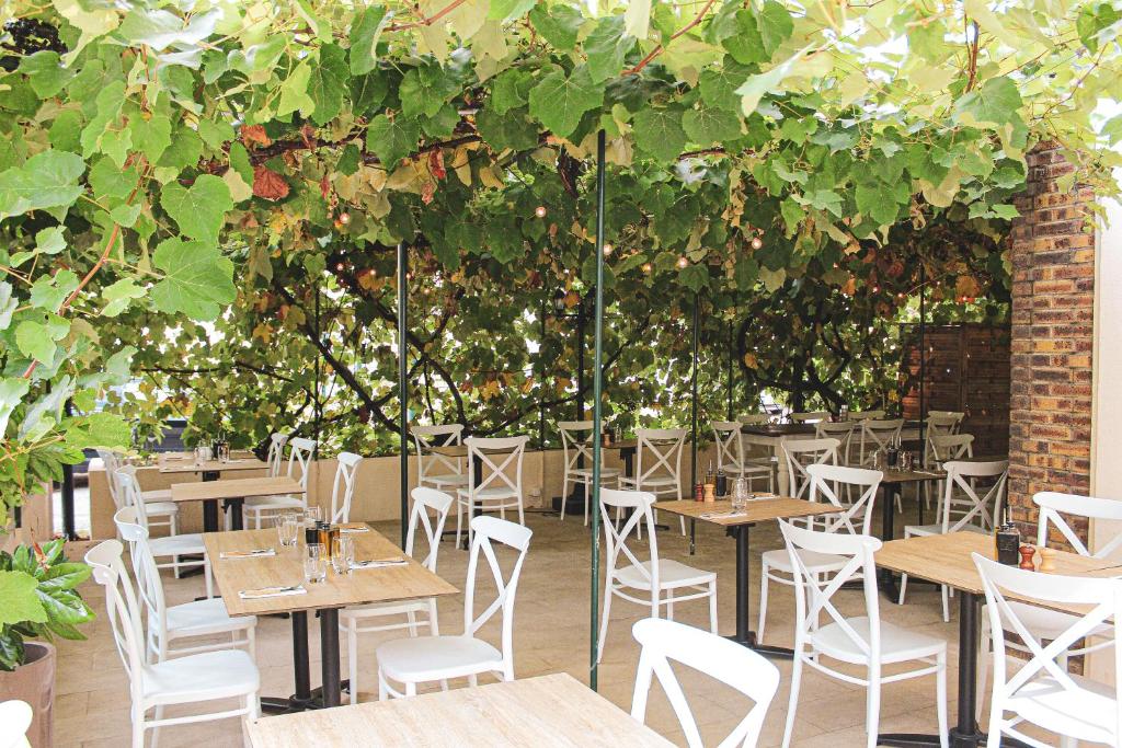 Hotel-Restaurant Isidore Nice Ouest - Resim 32