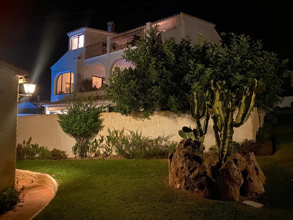 Zahrada ubytování Villa Little Castle Sea&Mountain - villa vistas al mar y piscina privada en Capistrano Village urbanización, Nerja