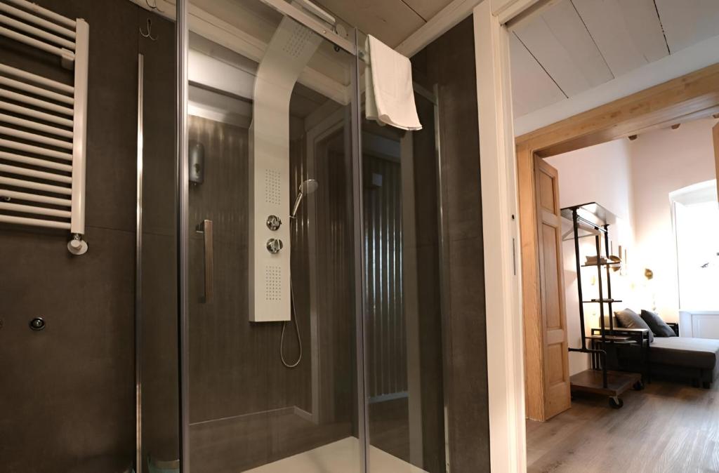 Łazienka w obiekcie Bari LandLord 8 - Una Finestra sulla Cattedrale