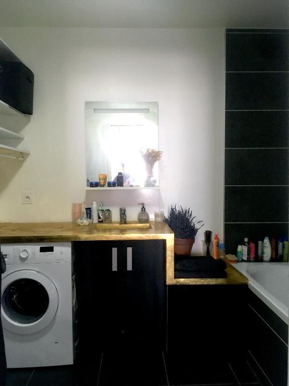 Kuchyň nebo kuchyňský kout v ubytování Chambre privée dans un roof-top unique vue 360°