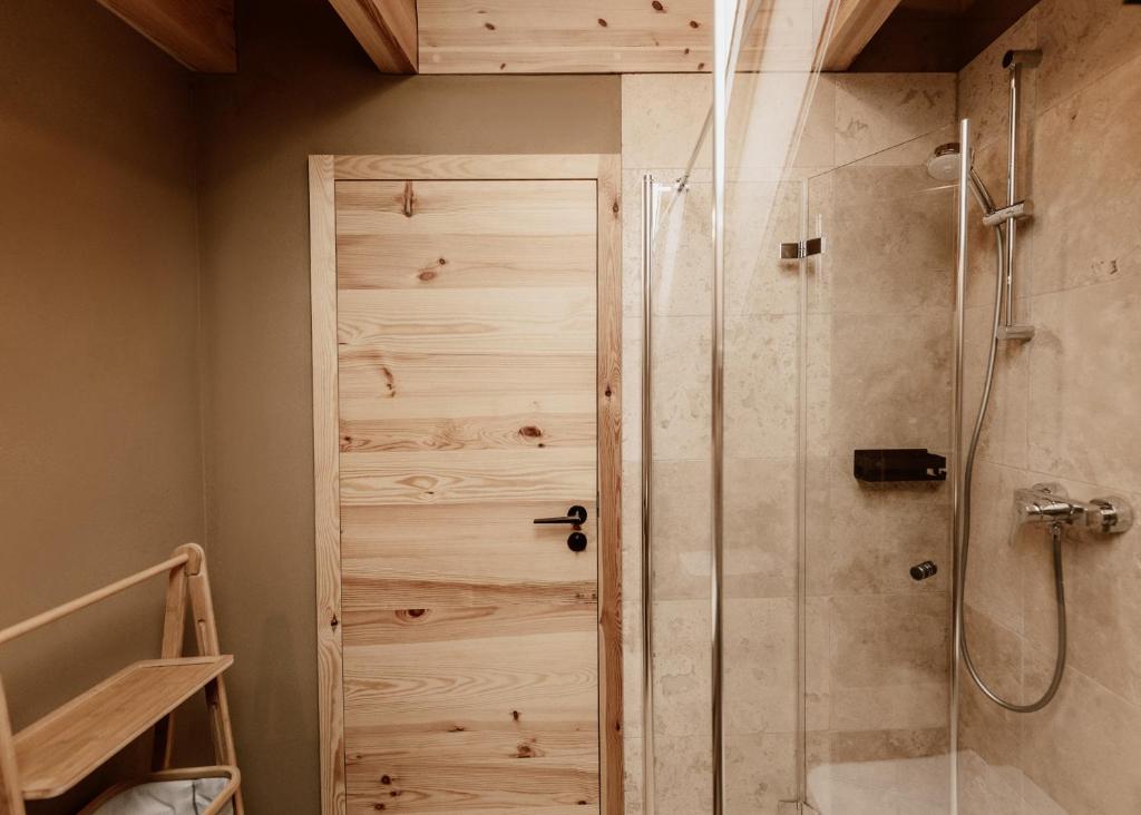 Koupelna v ubytování B&B Zirbenduft