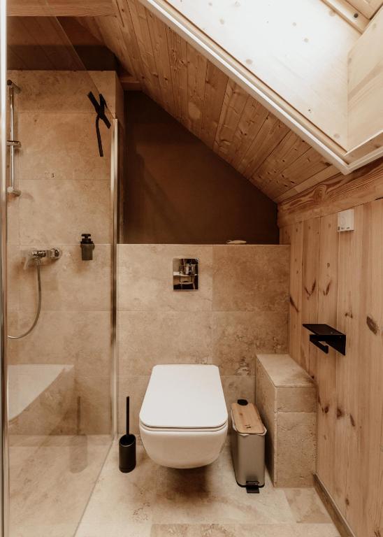 Koupelna v ubytování B&B Zirbenduft