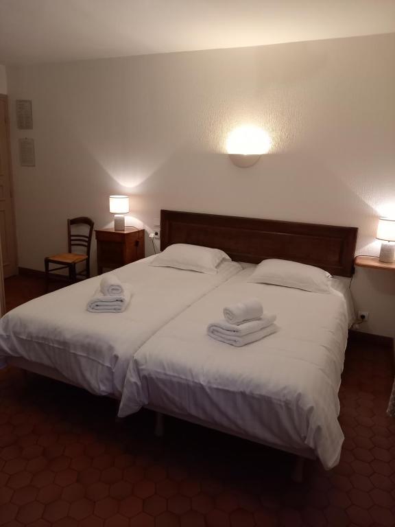 Postel nebo postele na pokoji v ubytování Hotel de la Halle