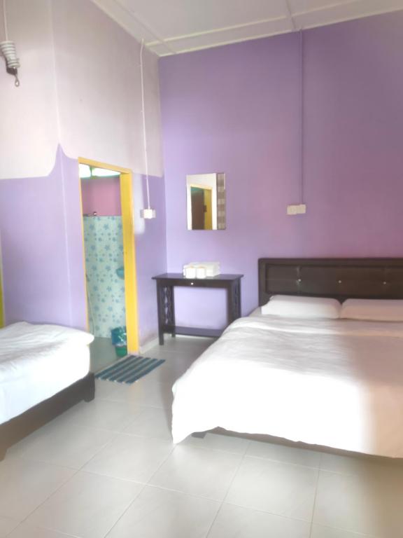 Taman negara rainbow guest house - Habitación Triple Básica