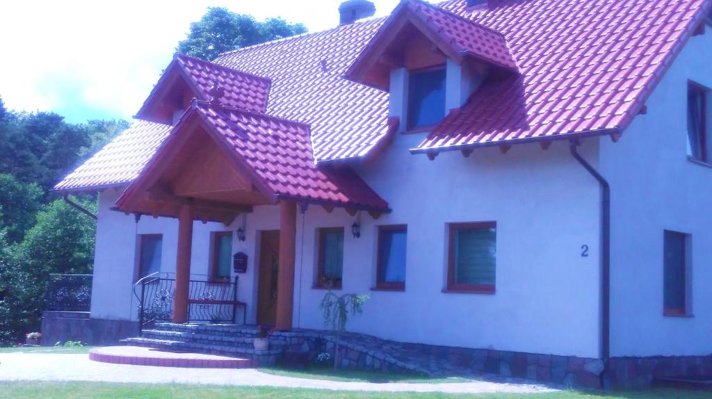 a white house with a red roof at Agroturystyka nad Wdą in Wieck
