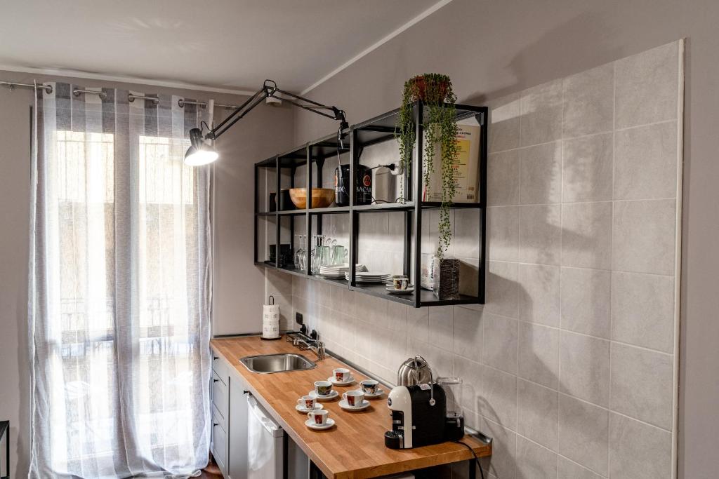 Kuchyň nebo kuchyňský kout v ubytování casa/studio Ricard Centro storico Arona