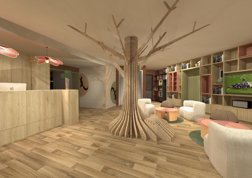 una sala de estar con un árbol en el medio. en ibis Styles Guéret, en Guéret